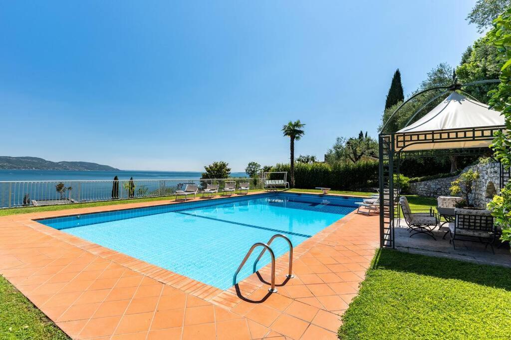 Villa Aurora- Villa Esclusiva Con Piscina E Splendida Vista Lago Гарньяно Экстерьер фото