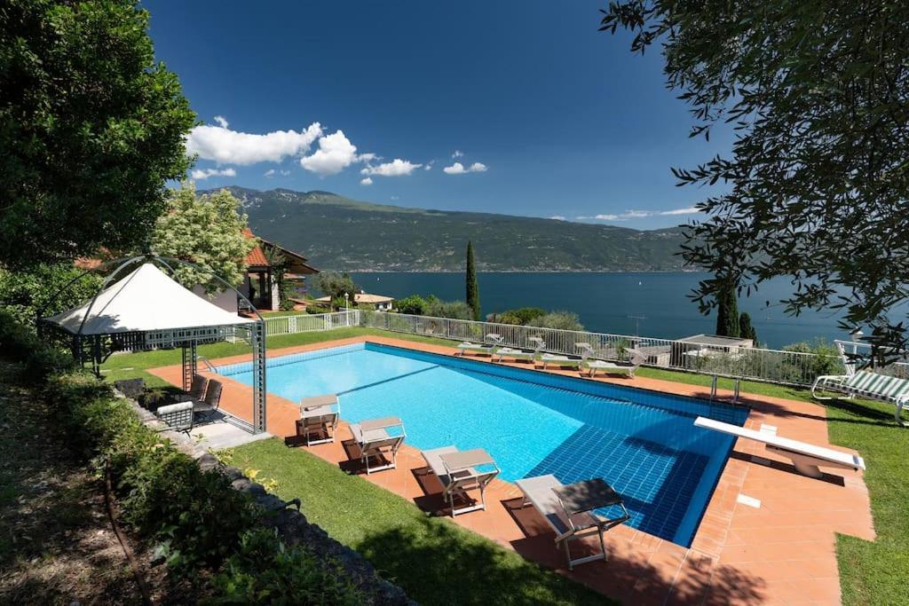 Villa Aurora- Villa Esclusiva Con Piscina E Splendida Vista Lago Гарньяно Экстерьер фото